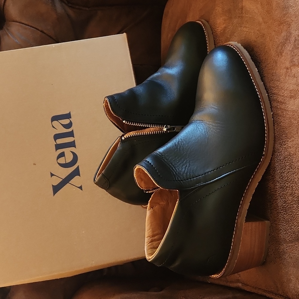 Xena boots Womens work wear steel toe 9.5